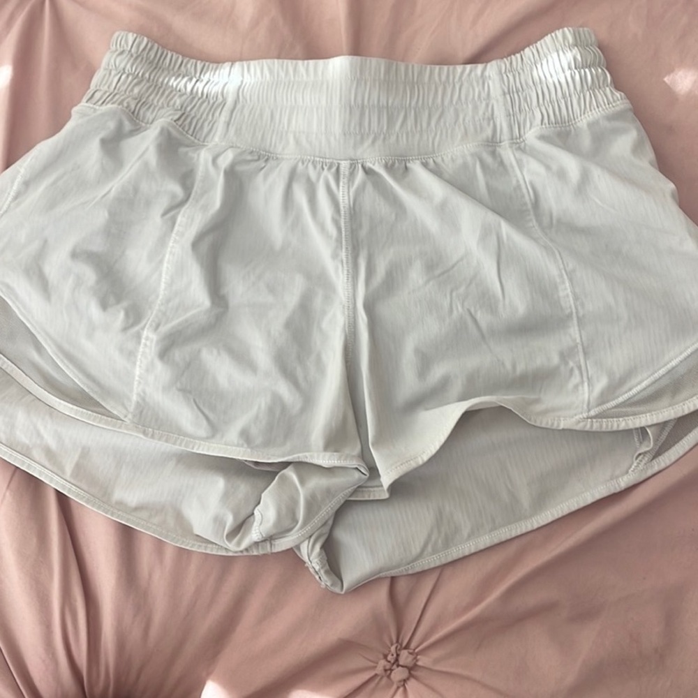 Lululemon high rise 2.5 inch hotty hots good condition